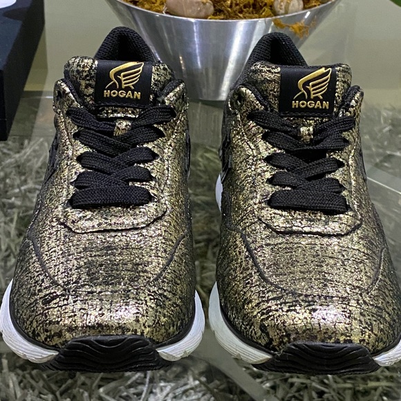 Hogan Shoes - LIKE NEW!🌟HOGAN SILVER METALLIC SNEAKERS